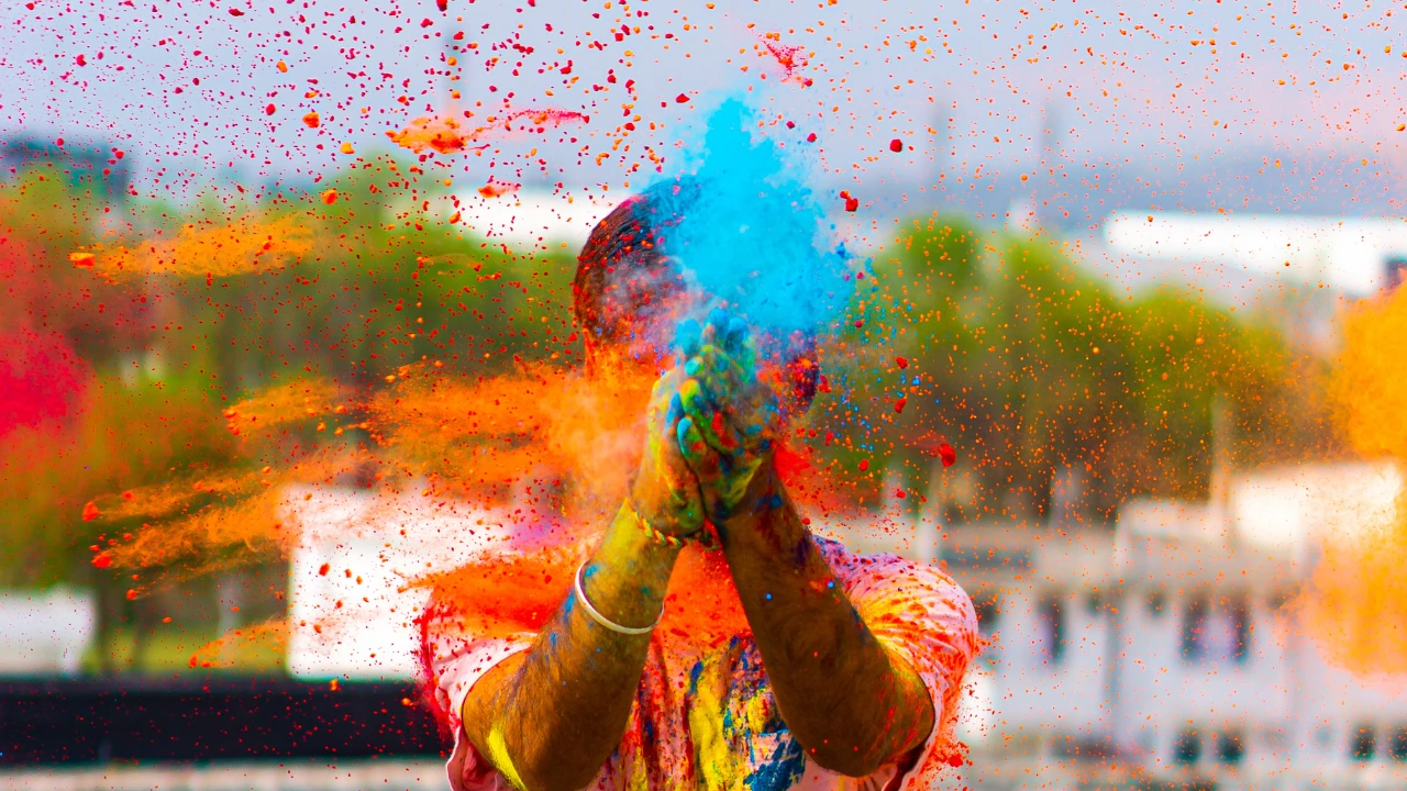 15-must-visit-places-to-celebrate-holi-festival-in-india